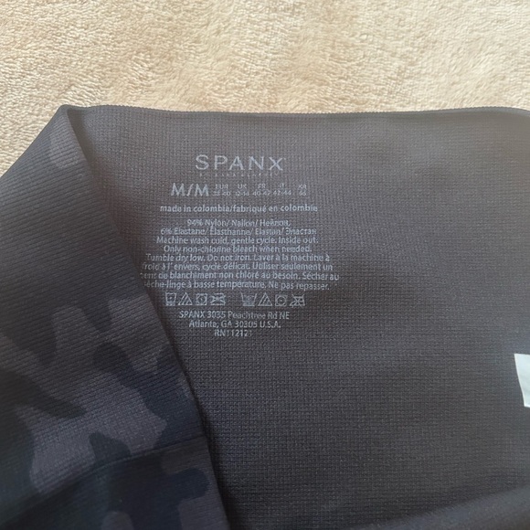 SPANX Camo High-Waisted Leggings - Picture 5 of 6